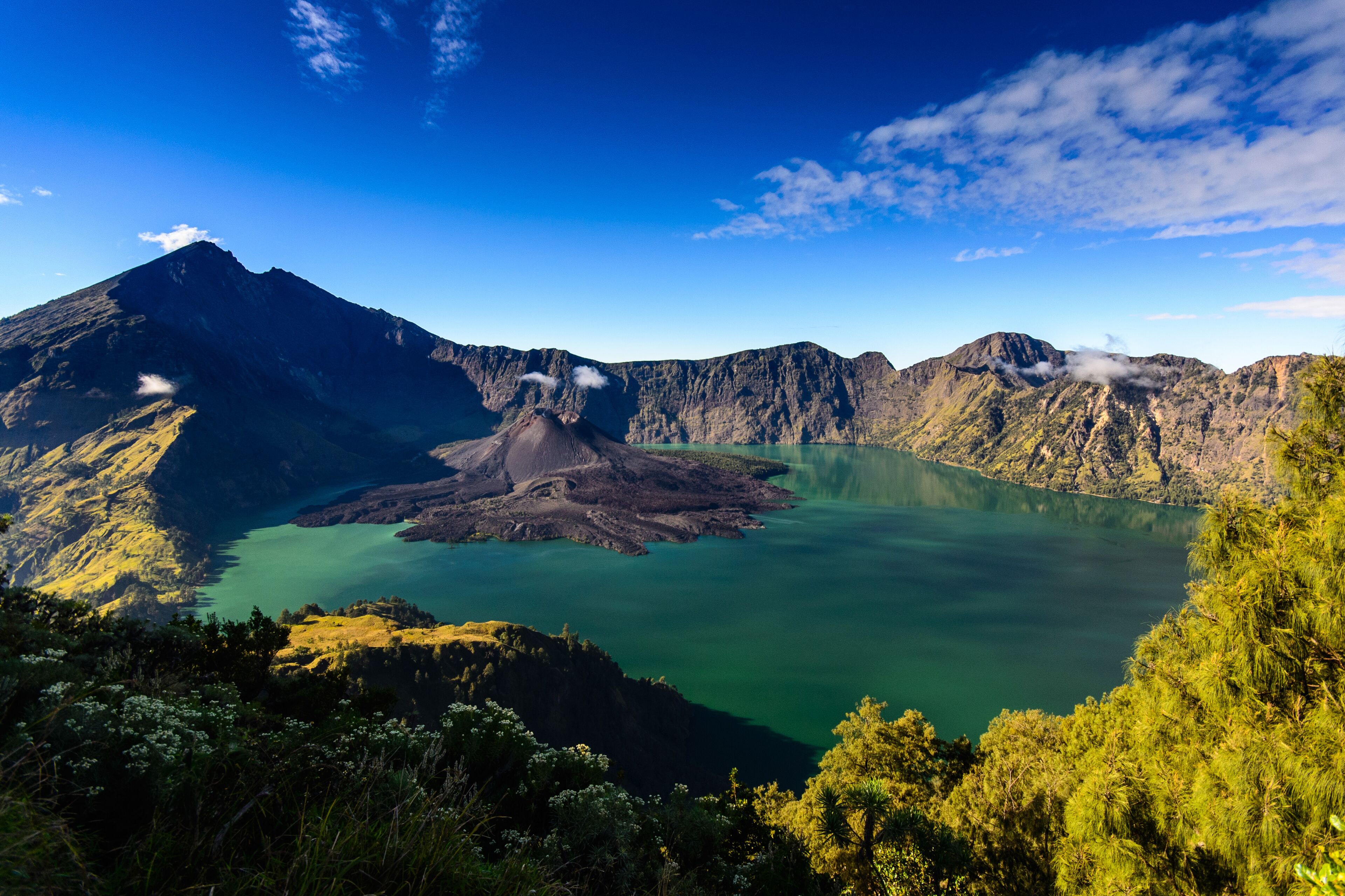 Paket Wisata Tur Trekking ke Puncak Gunung Rinjani