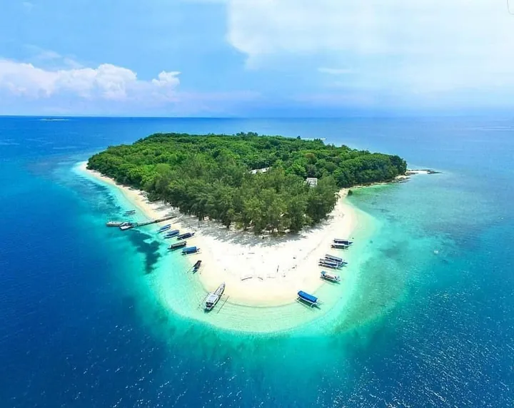 Paket Wisata Tur Eksklusif Gili Nanggu, Sudak, dan Kedis yang Menampilkan GoPro